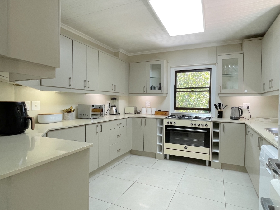 To Let 3 Bedroom Property for Rent in Constantia Nek Estate Western Cape
